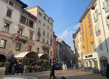 italy/bergamo/landmark/duchy-of-pontida-square-memorial