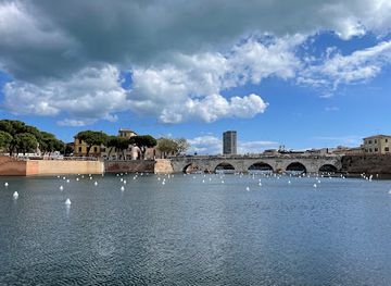 italy/rimini/landmark/piazza-sull-acqua