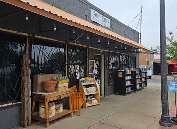texas/amarillo/landmark/aunt-eek-s-books-and-curiosities