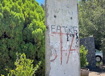 australia/canberra/landmark/berlin-wall-monument