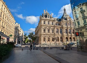france/lyon/landmark/palais-de-la-bourse-de-lyon