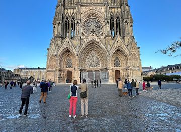 france/champagne/landmark/sparkling-tour-champagne-discovery-tour