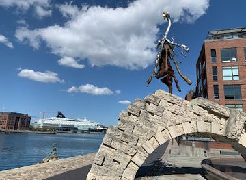 denmark/copenhagen/attraction/the-genetically-modified-little-mermaid-by-bjorn-norgaard