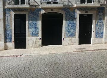 portugal/cascais/landmark/predio-azulejado-da-rua-das-cruzes-da-se-no-13-15