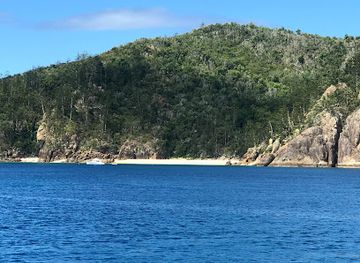 australia/the-whitsundays/landmark/luncheon-bay