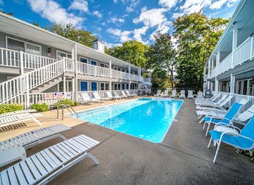 maine/ogunquit/landmark/stage-run-by-the-sea