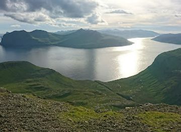 faroe-islands/vagar/landmark/sornfelli-parking