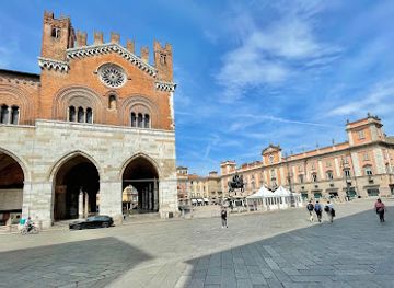 italy/romagna/landmark/palazzo-gotico