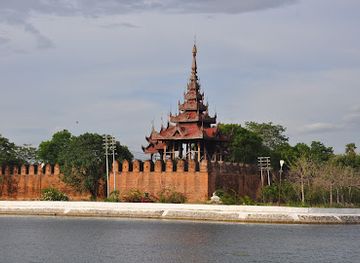 myanmar-burma/mandalay/landmark/moat-and-fortress-walls
