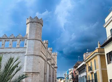 spain/palma-de-mallorca/la-lonja/landmark/placa-de-la-llotja