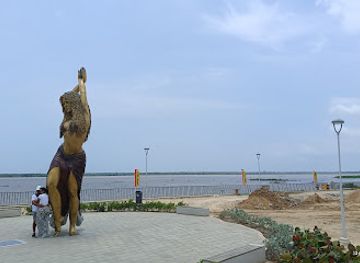 colombia/barranquilla/riomar/landmark/escultura-de-shakira