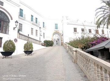 spain/cadiz/landmark/puerta-de-la-villa
