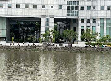 singapore/bukit-batok/landmark/standbeeld-van-luitenant-gouverneur-van-bencoolen-sir-t-stamford-bingley-r