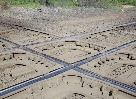 idaho/sandpoint/landmark/sandpoint-diamond-railroad-crossing