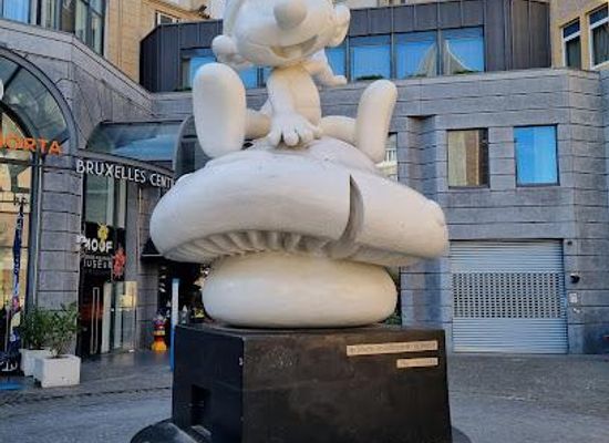belgium/leuven/landmark/smurf-statue