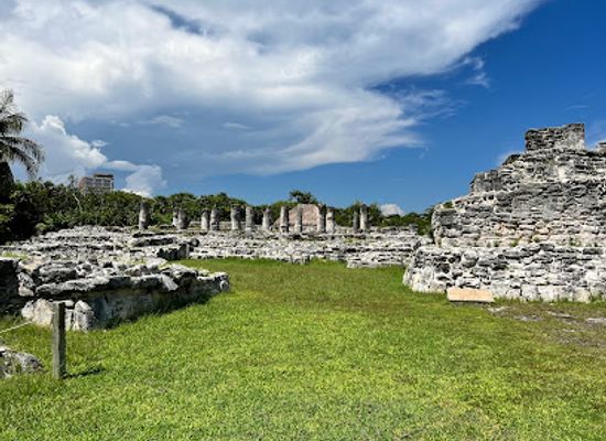 mexico/cancun/landmark/el-rey-archaeological-zone