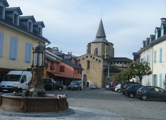 france/pyrenees/landmark/pyrenees-travel