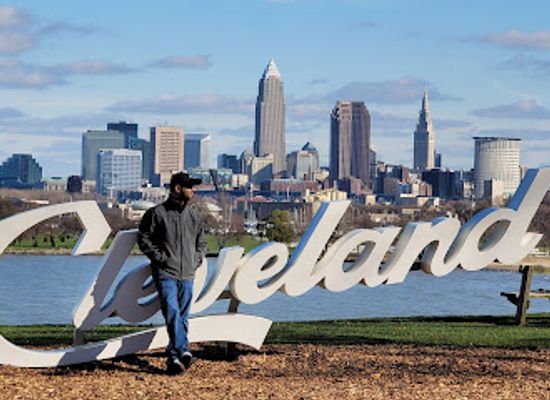 ohio/cleveland/ohio-city/landmark/cleveland-script-sign-edgewater-park