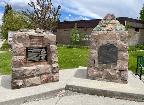 utah/panguitch/landmark/panguitch-fort-and-panguitch-quilt-walk-markers