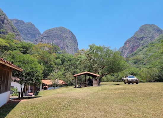 bolivia/pantanal/landmark/refugio-los-volcanes