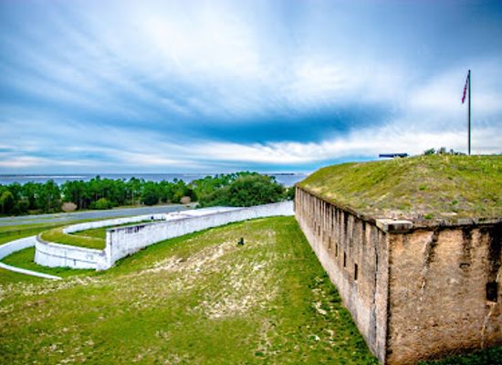 florida/panhandle/landmark/historic-fort-barrancas