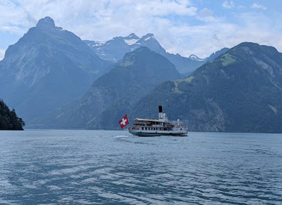 switzerland/western-switzerland/landmark/wiege-der-schweiz-fotospot-sisikon-quaianlage