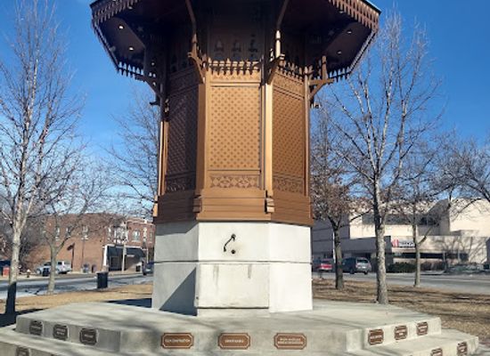 missouri/st-louis/landmark/sebilj-of-st-louis-replica-of-landmark-in-bascarsija-sarajevo-bosnia
