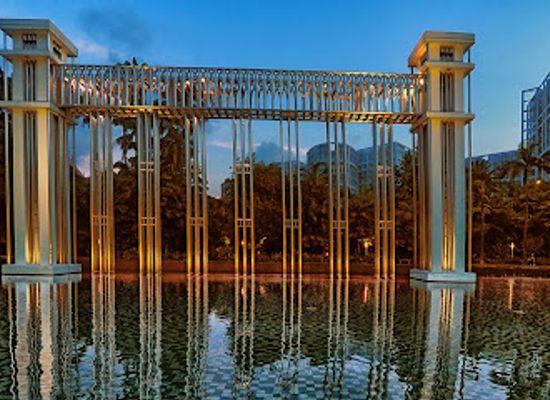 singapore/orchard-road/landmark/festival-arch