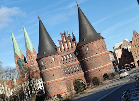 germany/lubeck/st-lorenz/landmark/holstentor-square