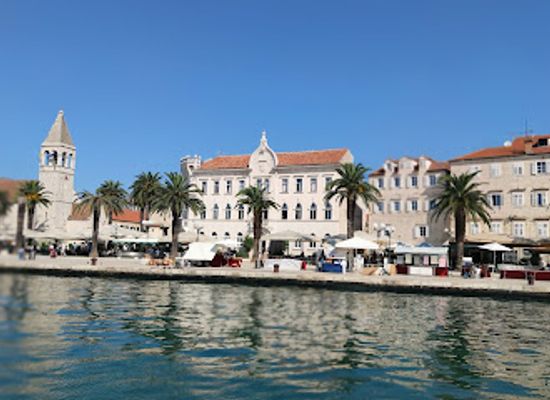 croatia/trogir/landmark/trogir-promenade