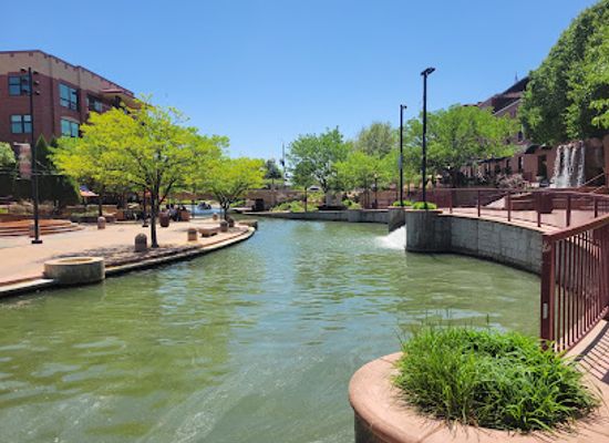 colorado/pueblo/landmark/riverwalk-waterfall