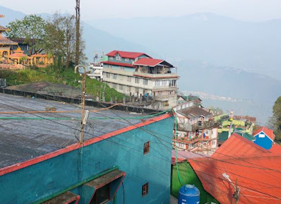 india/darjeeling/batasia-loop/landmark/darjeeling-clock-tower