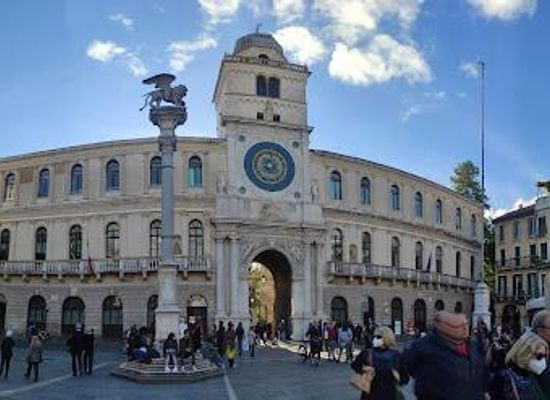 italy/veneto/landmark/piazza-dei-signori