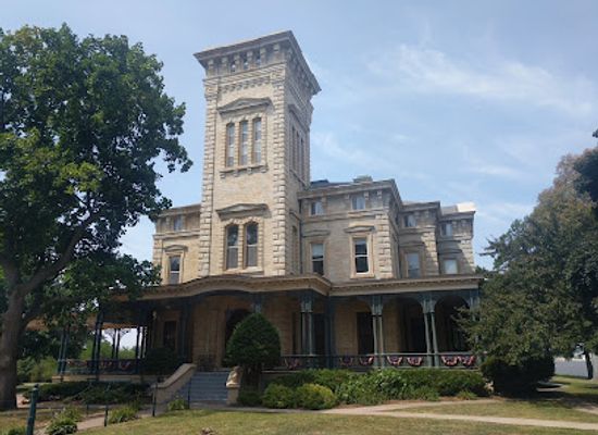 illinois/quad-cities/landmark/quarters-one