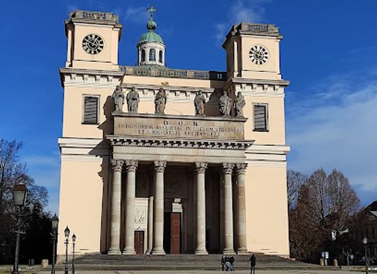 hungary/vac/landmark/bishop-s-palace