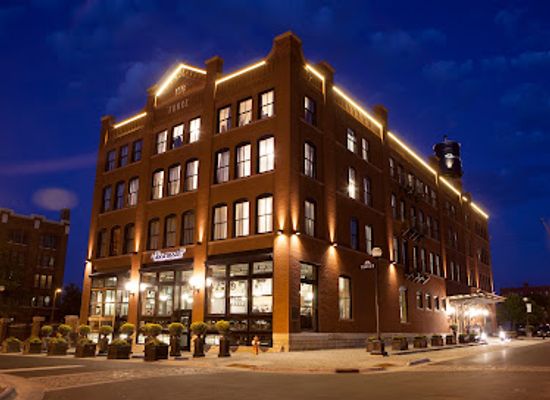 wisconsin/la-crosse/landmark/the-charmant-hotel