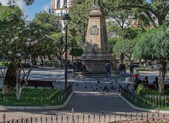 bolivia/sucre/landmark/pl-25-de-mayo