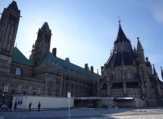 canada/ottawa/landmark/victoria-tower-bell-monument