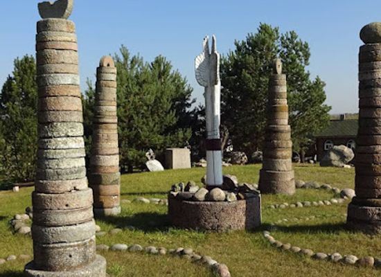 lithuania/suvalkija/landmark/jotvingiu-kiemas-pietu-lietuvos-buities-ir-akmenu-muziejus