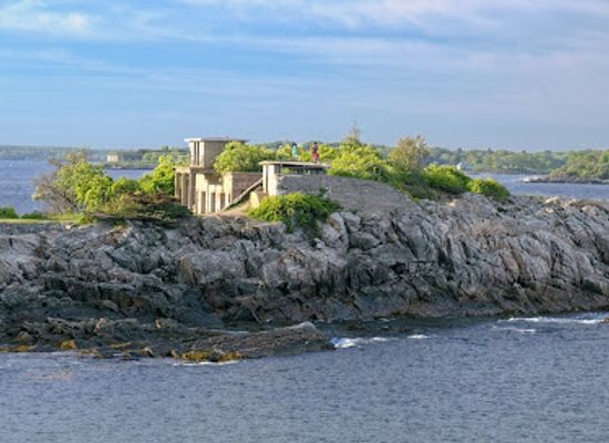 maine/south-portland/landmark/abandoned-fort-williams-bunker