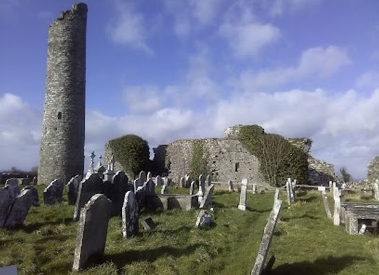 ireland/county-kilkenny/landmark/tullaherin-round-tower-and-monastic-site