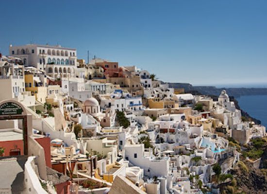 greece/santorini/landmark/fira-theotokopoulos-main-square