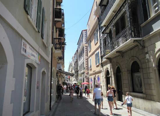 gibraltar/upper-rock-nature-reserve/landmark/irish-town