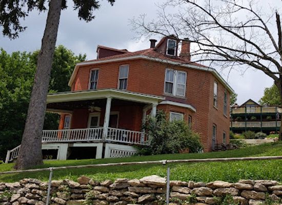 illinois/western-illinois/landmark/robert-waugh-house