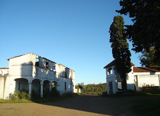 uruguay/piriapolis/landmark/pueblo-andaluz-ruinas