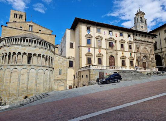 italy/arezzo/landmark/palazzo-della-fraternita-dei-laici