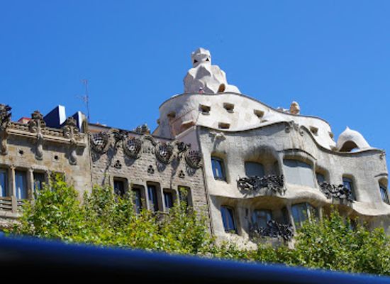 spain/catalonia-pyrenees/landmark/la-pedrera-casa-mila