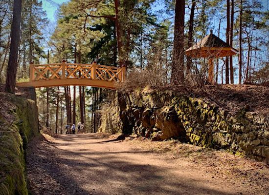 norway/oslo/frogner/landmark/paraplyen-pavilion-and-wooden-bridge-modern-rebuilt