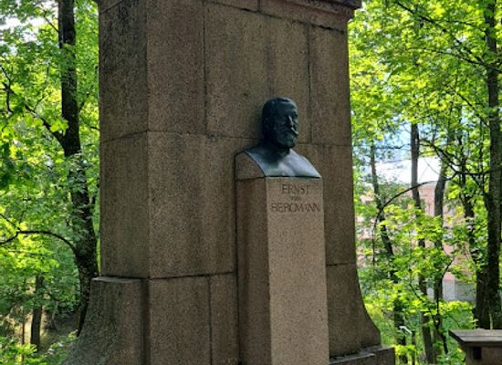 estonia/tartu/landmark/monument-to-ernst-von-bergmann
