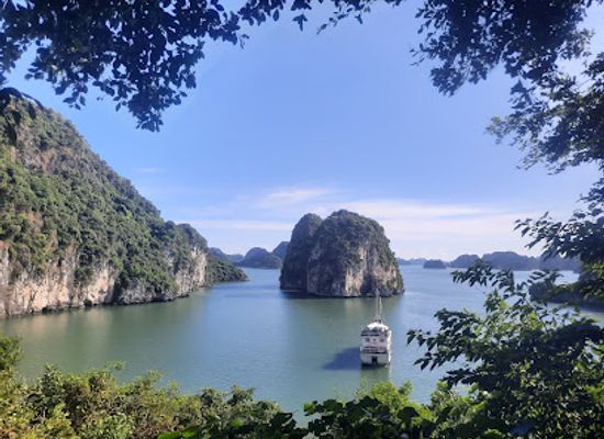 vietnam/ha-long-bay/landmark/cap-treo-nu-hoang